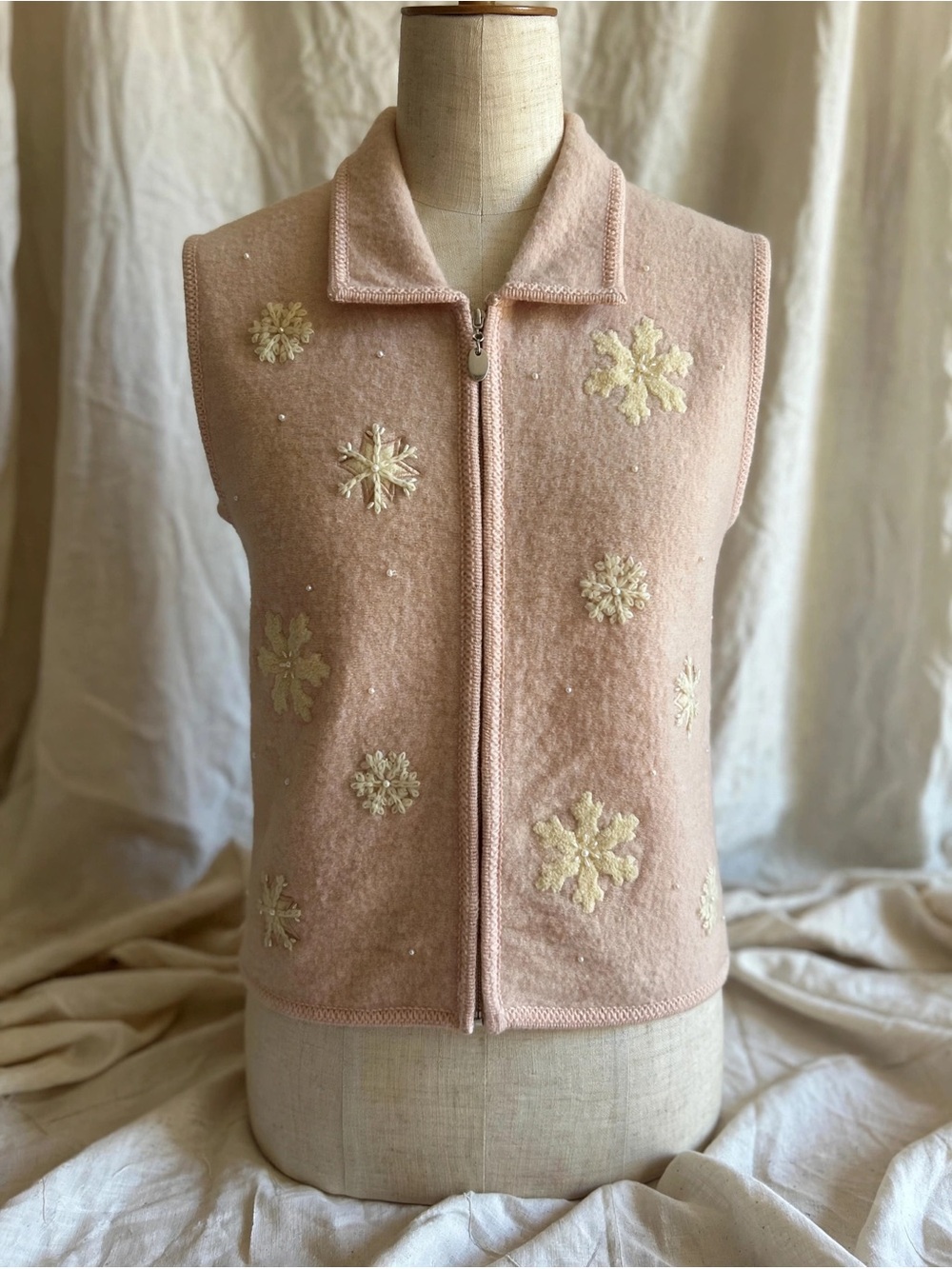 Vintage Timberlea Blush Pink 100% Wool Snowflake Pearl Beaded Zip Vest Size M